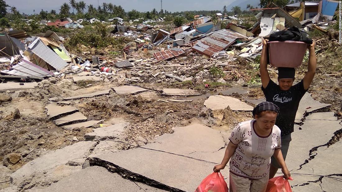 Indonesia races to aid quake, tsunami victims as toll passes 840