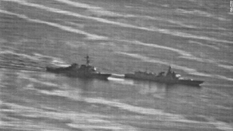 Neste ponto, o navio dos EUA "bateu nos freios" e se moveu para a direita para evitar colidir com a embarcação chinesa, disse Schuster.