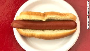 Costco&#39;s secret weapon: Food courts and $1.50 hot dogs