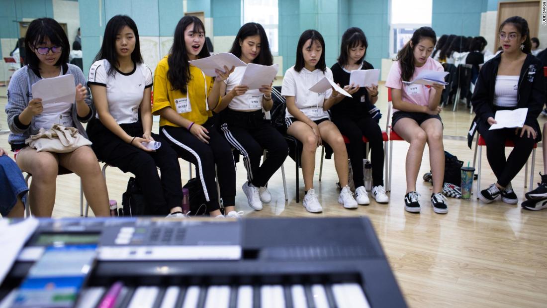 Seoul, South Korea (CNN)The teenagers drop down on their stomachs, slap the floor with their hands and rise with a gracious twirl. They then proceed t