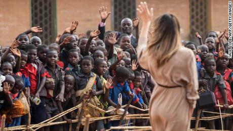 First lady Melania Trump waves to children at the Chipala Primary School in Lilongwe on October 4, 2018 during a 1-day visit in Malawi, part of her week long trip to Africa to promote her &#39;Be Best&#39; campaign. (Photo by SAUL LOEB / AFP / Getty Images)
