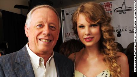 Governor of Tennessee Phil Bredesen (L) and musician Taylor Swift attend Nashville Rising, a benefit concert for flood relief at Bridgestone Arena on June 22, 2010 in Nashville, Tennessee. (Photo by Rick Diamond/Nashville Rising/Getty Images for Nashville Rising)