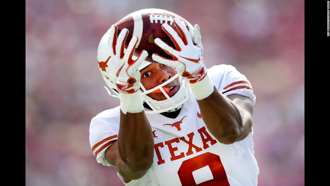 Collin Johnson of the Texas Longhorns catches a pass against the Oklahoma Sooners in the first half of the 2018 AT&amp;amp;T Red River Showdown at the Cotton Bowl on October 6, 2018 in Dallas, Texas.