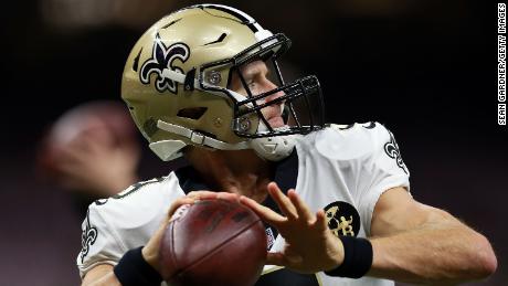 Drew Brees becomes all-time passing