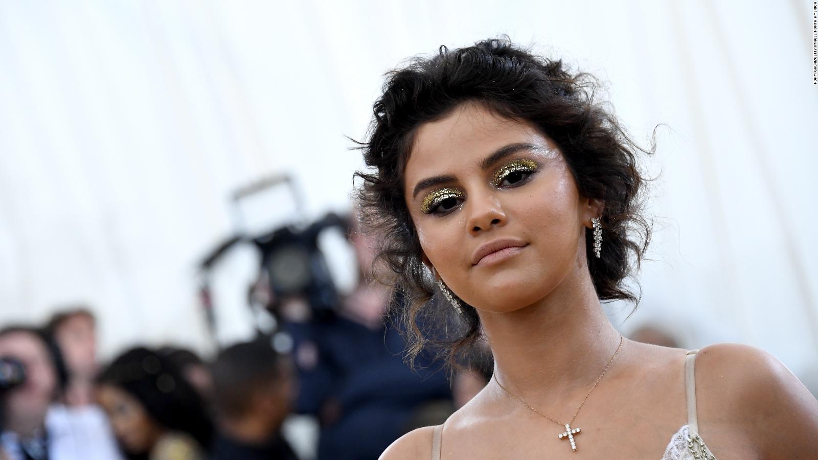 Selena Gomez Has Full Support Of Her Friends And Family As She Seeks Treatment Cnn