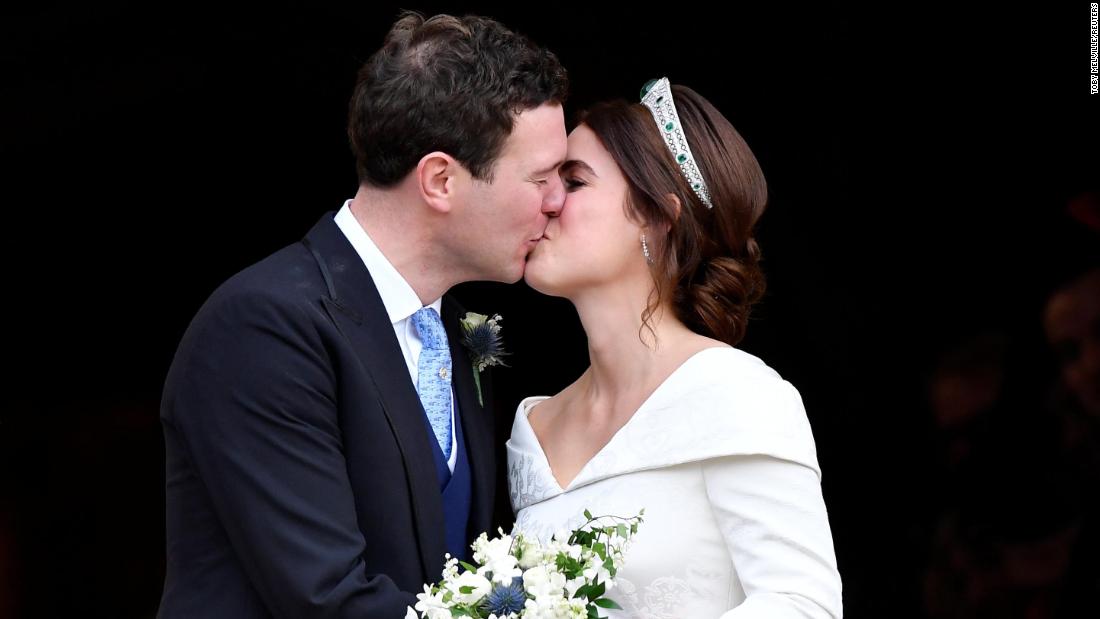 Princess Eugenie and Jack Brooksbank kiss on the steps of St. George&#39;s Chapel.