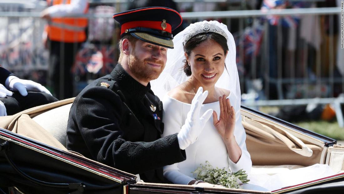 Just after&lt;a href=&quot;https://edition.cnn.com/interactive/2018/05/world/royal-wedding-cnnphotos/&quot; target=&quot;_blank&quot;&gt; getting married&lt;/a&gt;, the newlyweds wave during their carriage procession in Windsor, England. &lt;a href=&quot;https://www.cnn.com/interactive/2018/05/world/royal-wedding-gigapixel/index.html&quot; target=&quot;_blank&quot;&gt;Zoom in for a closer look&lt;/a&gt;.