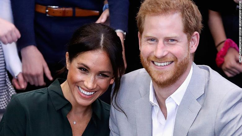 PEACEHAVEN, UNITED KINGDOM - OCTOBER 03:  (EDITORS NOTE: Retransmission with alternate crop.)  Meghan, Duchess of Sussex and Prince Harry, Duke of Sussex make an official visit to the Joff Youth Centre in Peacehaven, Sussex on October 3, 2018 in Peacehaven, United Kingdom. The Duke and Duchess married on May 19th 2018 in Windsor and were conferred The Duke & Duchess of Sussex by The Queen.  (Photo by Chris Jackson/Getty Images)