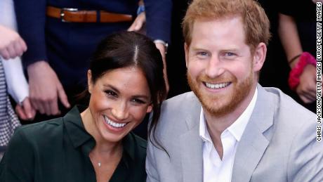 PEACEHAVEN, UNITED KINGDOM - OCTOBER 03:  (EDITORS NOTE: Retransmission with alternate crop.)  Meghan, Duchess of Sussex and Prince Harry, Duke of Sussex make an official visit to the Joff Youth Centre in Peacehaven, Sussex on October 3, 2018 in Peacehaven, United Kingdom. The Duke and Duchess married on May 19th 2018 in Windsor and were conferred The Duke &amp; Duchess of Sussex by The Queen.  (Photo by Chris Jackson/Getty Images)