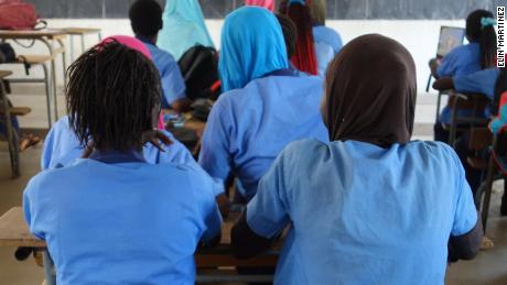 Schoolgirls in a classroom in a middle secondary school in Sédhiou, southern Senegal, in 2017. Photo by Elin Martínez for Human Rights Watch.
