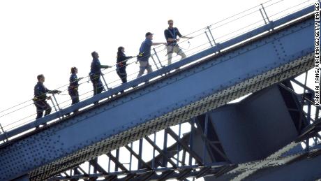 Prince Harry climbs Sydney Harbour Bridge to kick off Invictus Games