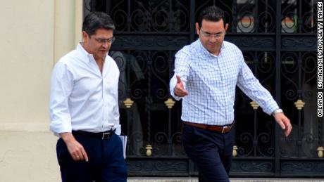 Juan Orlando Hern ndez y Jimmy Morales critican a la caravana migrante que intenta entrar en M xico