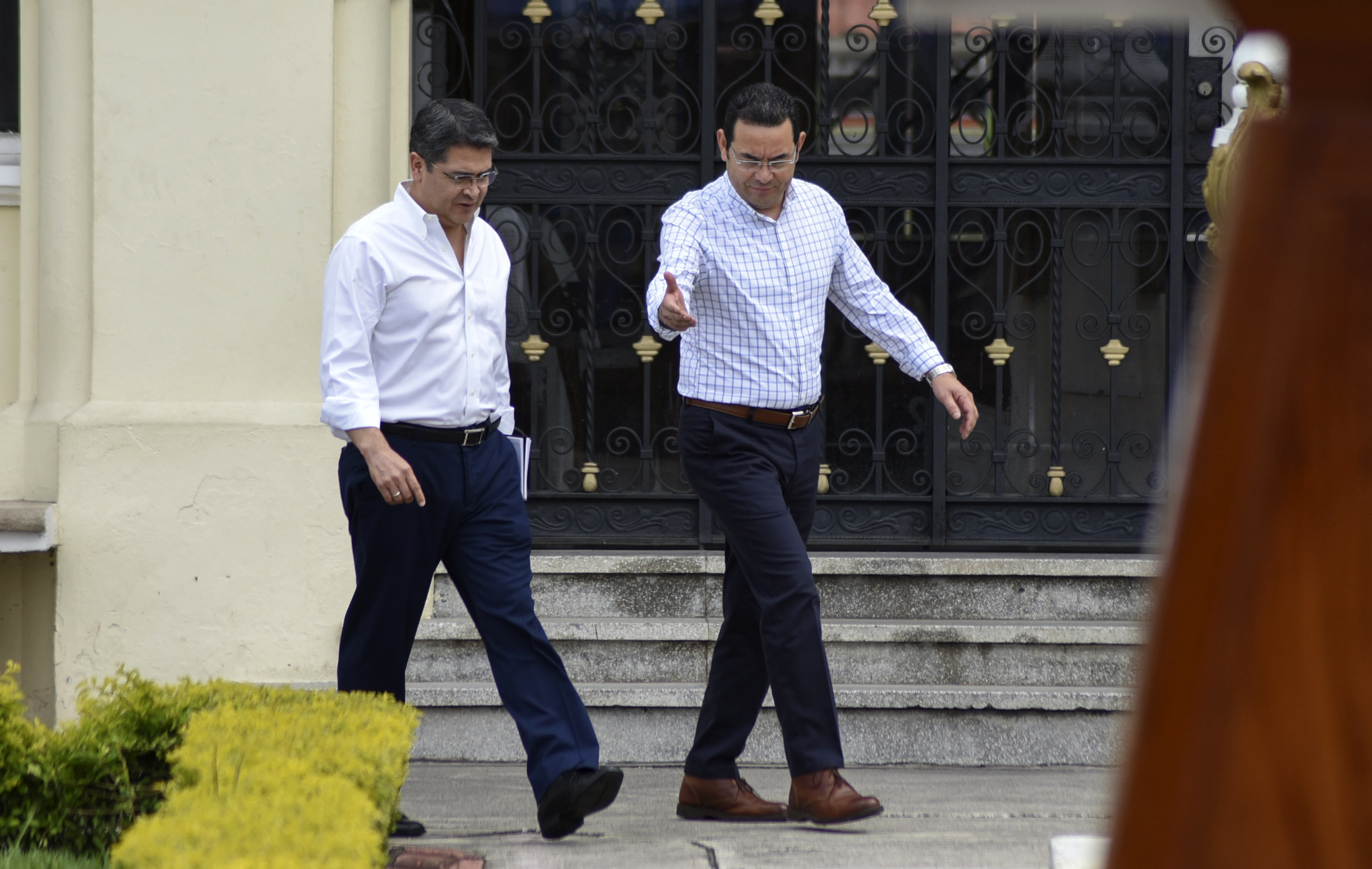 Juan Orlando Hern ndez y Jimmy Morales critican a la caravana