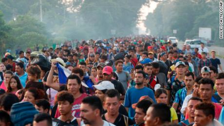 Migrant caravan resumes march north from Mexico-Guatemala border