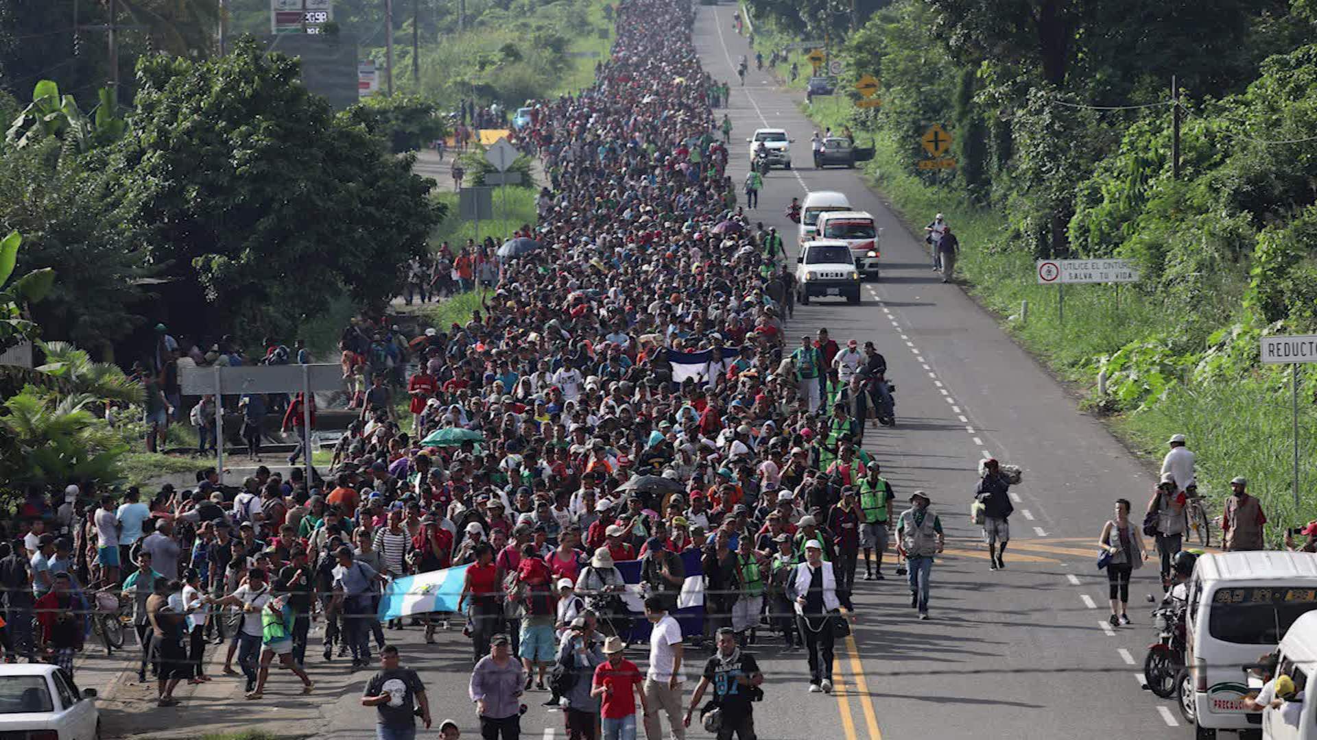 Migrantes centroamericanos contin an su ardua caminata hacia la frontera M xico EE.UU