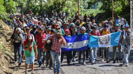 Juan Orlando Hern ndez provee datos oficiales de los migrantes que van en la caravana