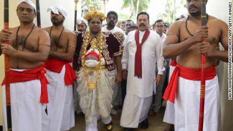 Sri Lanka's former president and new prime minister Mahinda Rajapakse arrives at the Temple of the Sacred Tooth Relic in Kandy on October 28, 2018. 