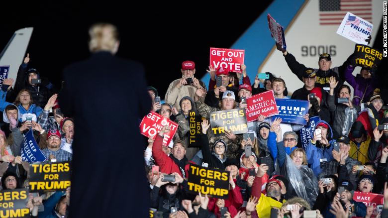 US President Donald Trump faces supporters during a campaign rally at Columbia Regional Airport in Columbia, Missouri, November 1, 2018. (Photo by SAUL LOEB / AFP)        (Photo credit should read SAUL LOEB/AFP/Getty Images)