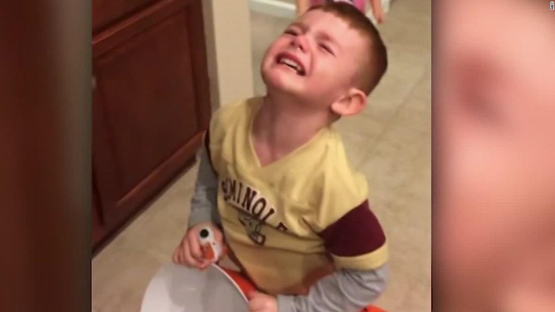 Una broma de Halloween que hace llorar a los niños - CNN Video