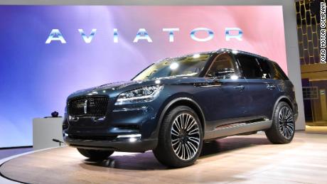 A preview version of the Lincoln Aviator was unveiled at the New York Auto Show. 