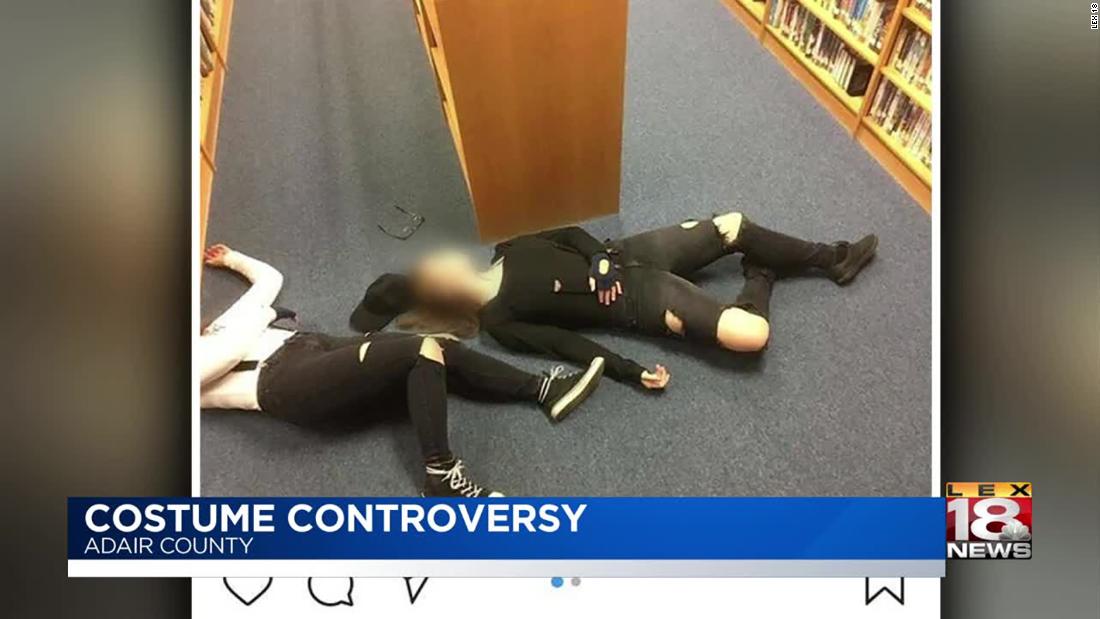 2 Kentucky High School Students Suspended After Dressing As The Columbine Shooters For Halloween Cnn - roblox columbine shooting