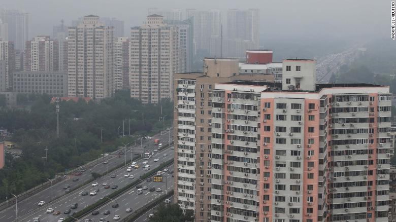 Los funcionarios chinos han luchado por controlar los precios en aumento en ciudades como Beijing.