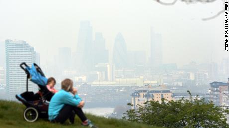 London&#39;s low-emission zone ineffective in improving child lung health, study says