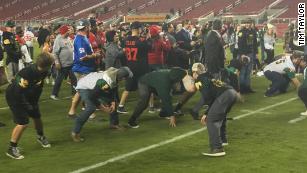 49ers give Paradise High football team a moment of distraction