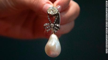 Marie Antoinette&#39;s pearl and diamond pendant fetches $36 million at auction