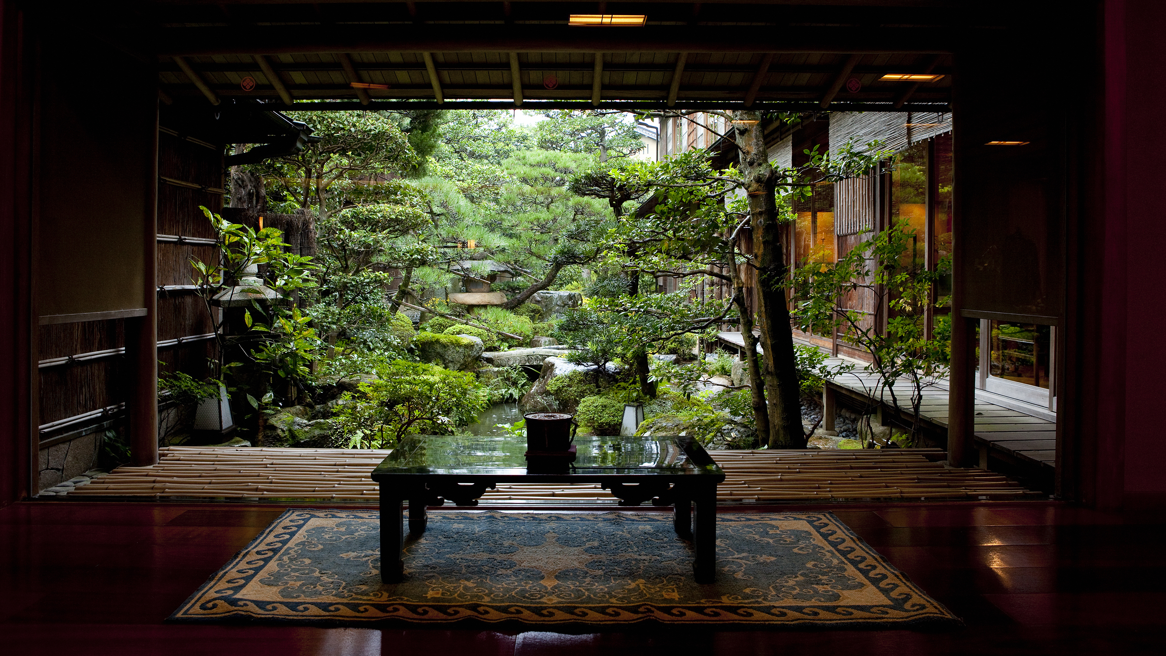 Природа внутри. Рёкан Япония сад. Ryokan Nishimuraya Honkan. Японская энгава. Японский стиль Сёин-дзукури двор.