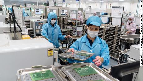 Employees at a facility of Cal-Comp Technology, a unit of New Kinpo Group, in the Philippine city of Lipa. The contract electronics manufacturer is expanding in the Philippines and Thailand to keep up with customers' demands to shift manufacturing away from China.