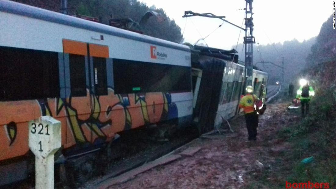 Barcelona commuter train derails, at least one dead