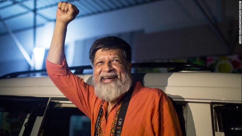 Bangladeshi photographer and activist Shahidul Alam reacts as he is released from Dhaka Central Jail, Keraniganj, near Dhaka, on November 20, 2018.