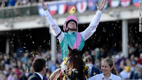 Frankie Dettori rode Expert Eye to victory in the 2018 Breeders' Cup Mile.