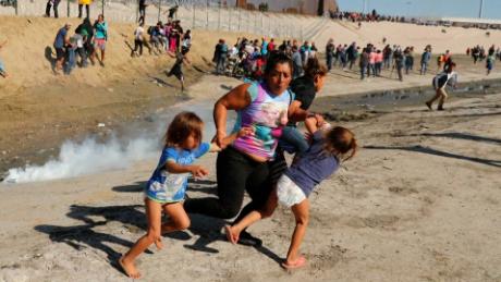 CNN reporter meets migrant mother from photo 