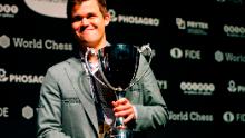 Magnus Carlsen îl învinge pe Fabiano Caruana pentru a câștiga Campionatul Mondial de Șah