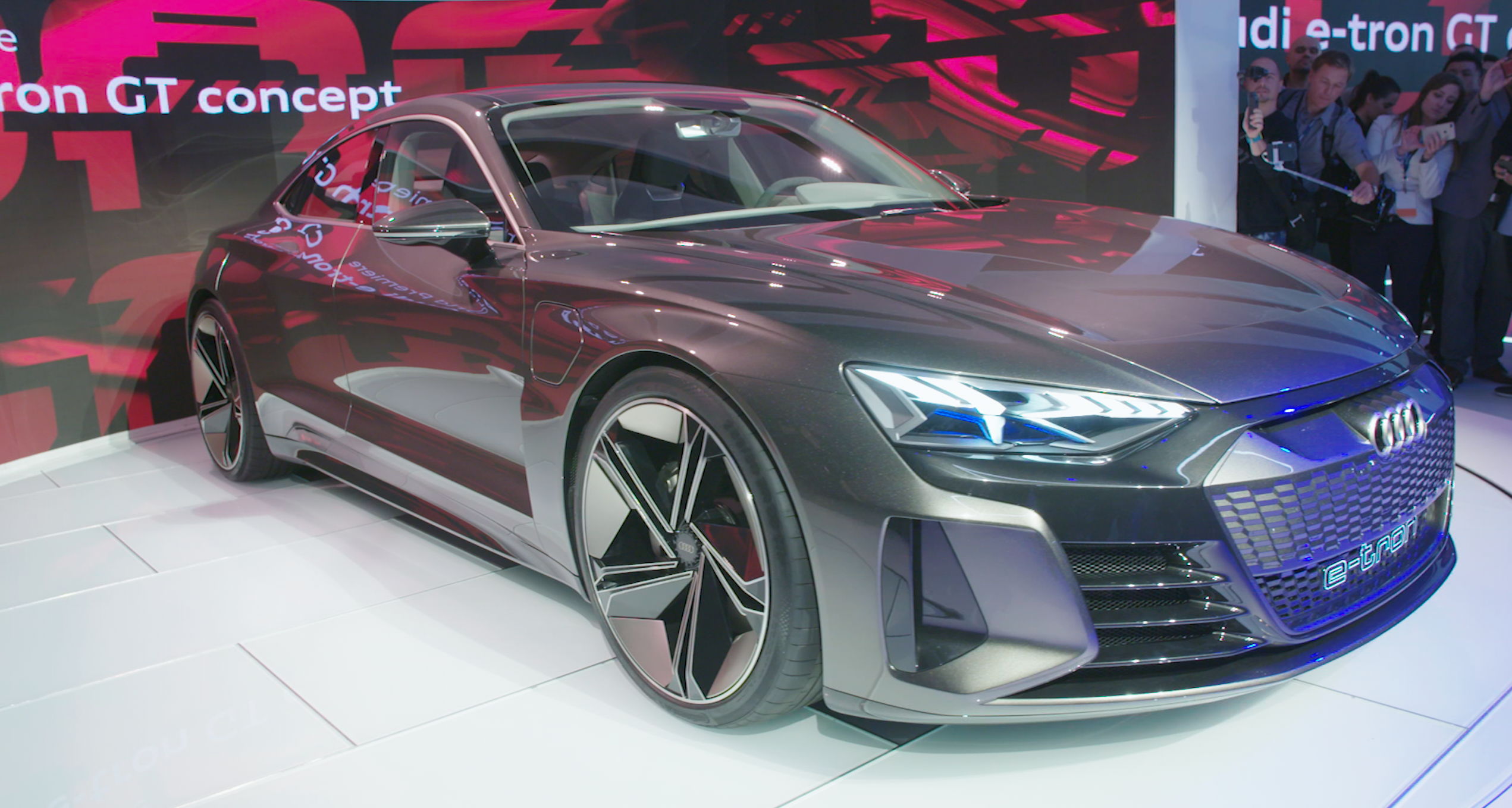 Doen Doe het niet vervoer Audi shows off its electric future in the E-Tron GT concept - CNN Video