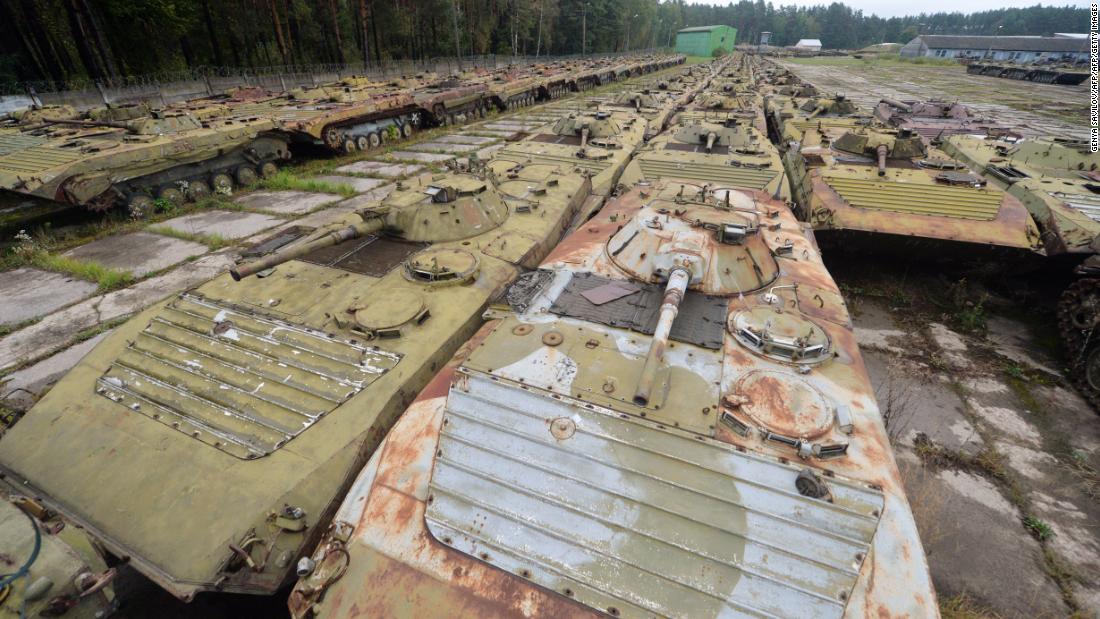 База хранения. Базы хранения БМП 2. База хранения военной техники в Сибири. База хранения БМП.