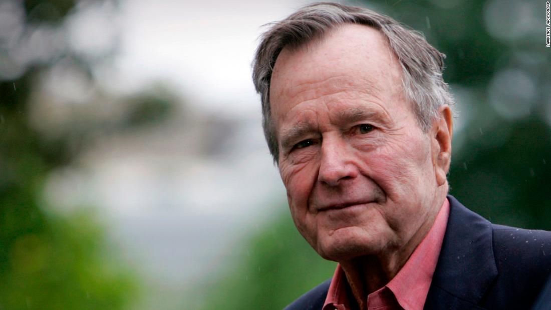 Bush arrives on the South Lawn of the White House in 2008.