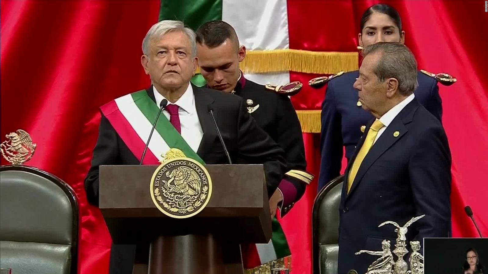 Enrique Peña Nieto Entrega Banda Presidencial Y Andrés Manuel López Obrador Jura Como Presidente 4007