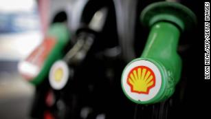 Shell is first energy company to link executive pay and carbon emissions