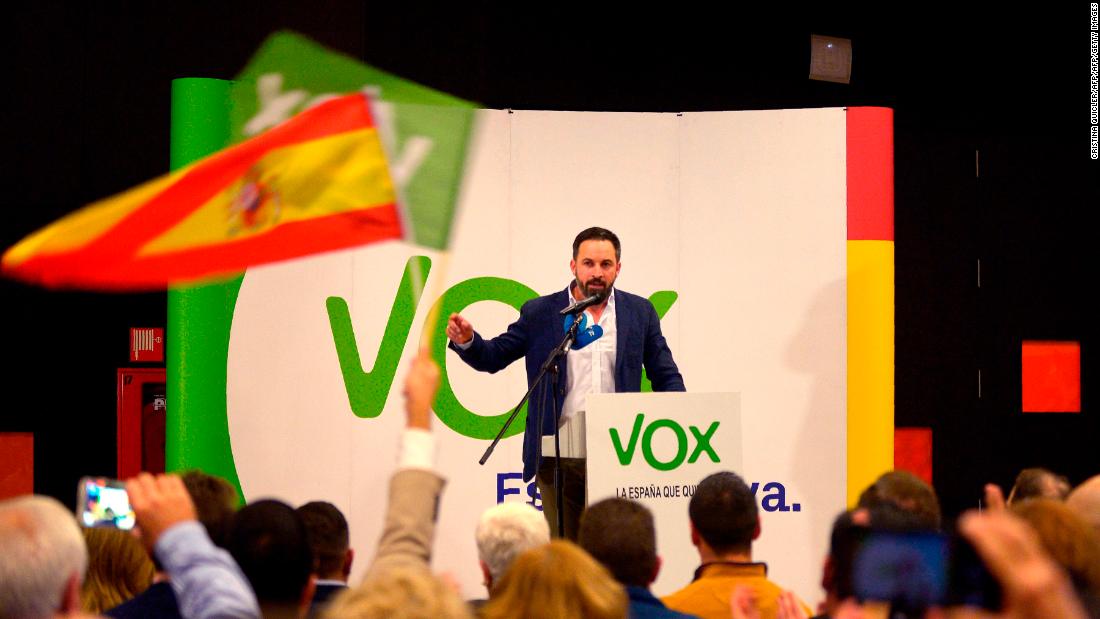 Santiago Abascal, leader of Spain&#39;s far-right party VOX, gives a speech during a campaign meeting ahead of regional elections in Andalusia, on November 26, 2018 in Granada. 