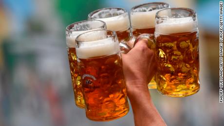 Propuesta de ley en México buscaría prohibir la venta de cerveza fría - CNN Video
