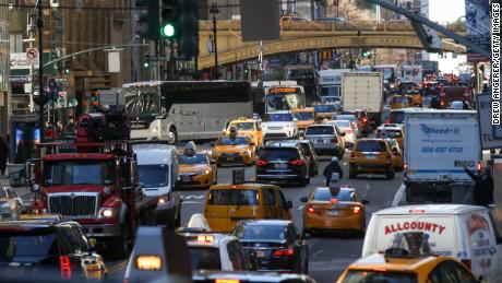 NYC sets first-of-its-kind minimum pay rate for Uber, Lyft drivers