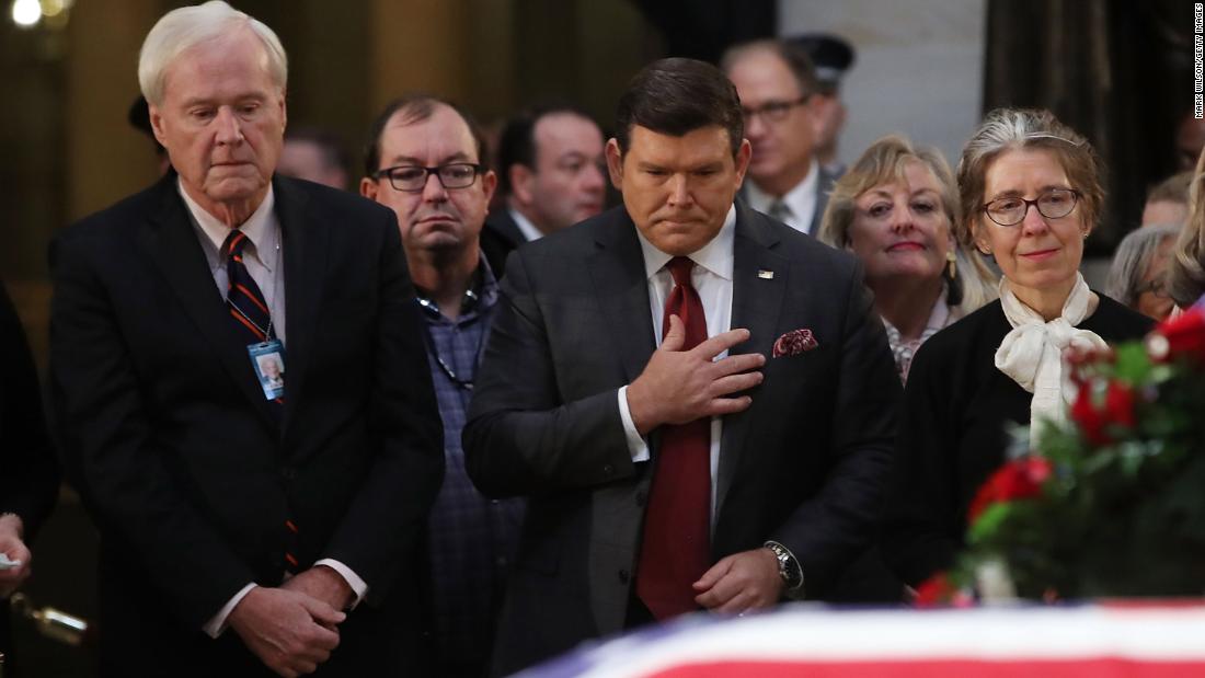 MSNBC television anchor Chris Matthews, left, and Fox News anchor Bret Baier visit Bush&#39;s casket.