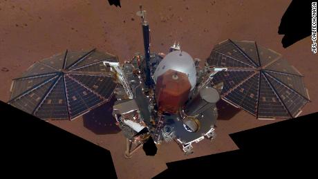 InSight takes its first selfie on Mars