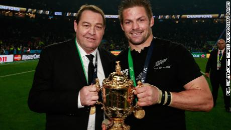 Hansen with former All Blacks captain Richie McCaw. 