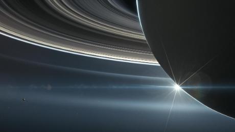 During opposition, Saturn, the sun and Earth are in a straight line, with Earth in the middle.