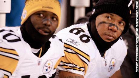 Hines Ward and Santonio Holmes of the Pittsburgh Steelers look on from the bench during a loss to the Browns in 2009.