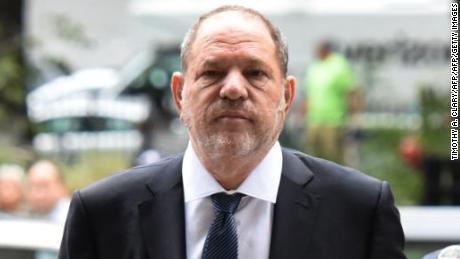 TOPSHOT - Harvey Weinstein (C) arrives at Manhattan Criminal Court for a hearing on October 11, 2018 in New York City. (Photo by TIMOTHY A. CLARY / AFP)        (Photo credit should read TIMOTHY A. CLARY/AFP/Getty Images)